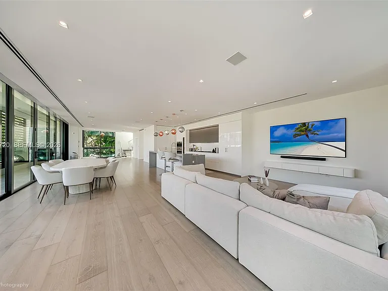 420 N Hibiscus Dr — Photo 8