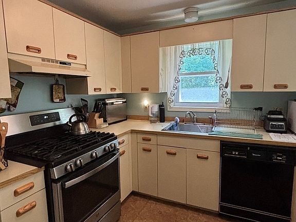 5th image of 54 Lantern Ln Unit 2