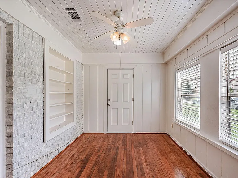 2611 Rosewood St — Photo 8