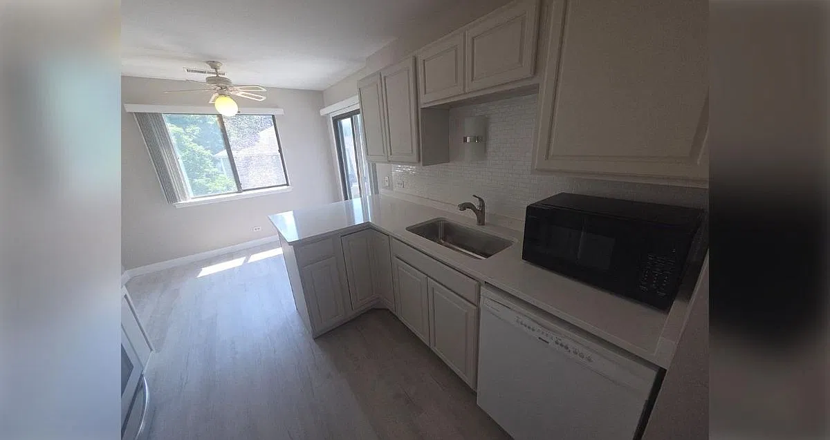 2 bed, 2.0 bath, 1200 sqft, $2,200 — Photo 3