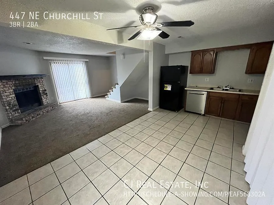 Building Photo - 447 NE Churchill St