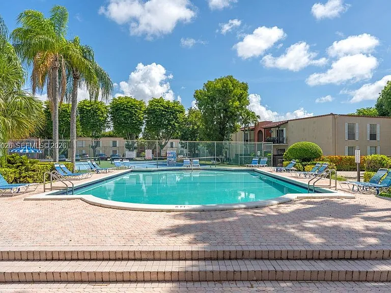 10832 N Kendall Dr #U1 — Photo 23