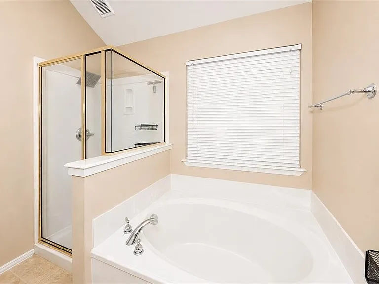 3904 Granby Ln — Photo 16