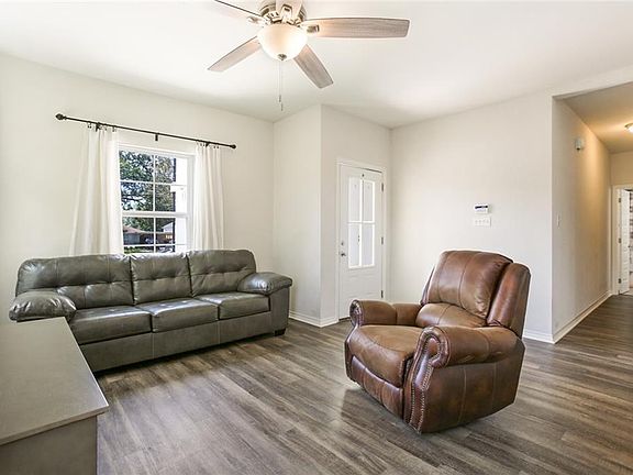 5th image of 3841 Civic St
