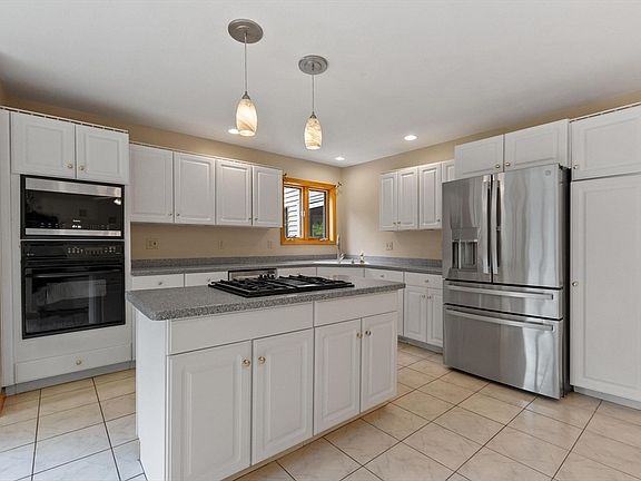 4th image of 51 Sheffield Dr