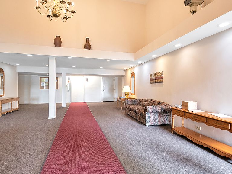 Moon Lake Village Four Story Condominiums Hoffman Estates, IL Zillow