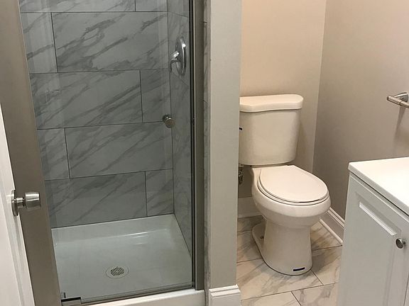 3rd image of 3019 N Gresham Ave Floor 1