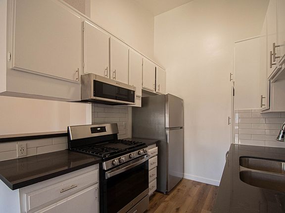 5th image of 13846 Sherman Way APT 201