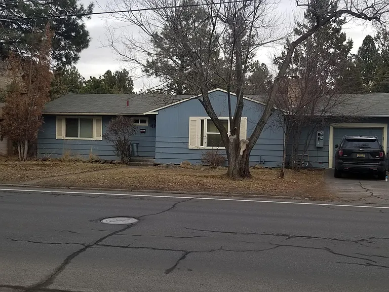 410 NE 10th St — Photo 2