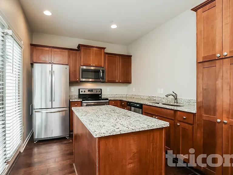403 Riverwood Ct — Photo 5