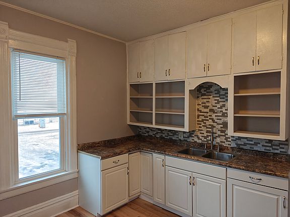 2nd image of 218 E Rose St #2