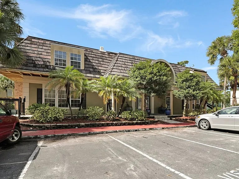 4022 Versailles Dr #C — Photo 12