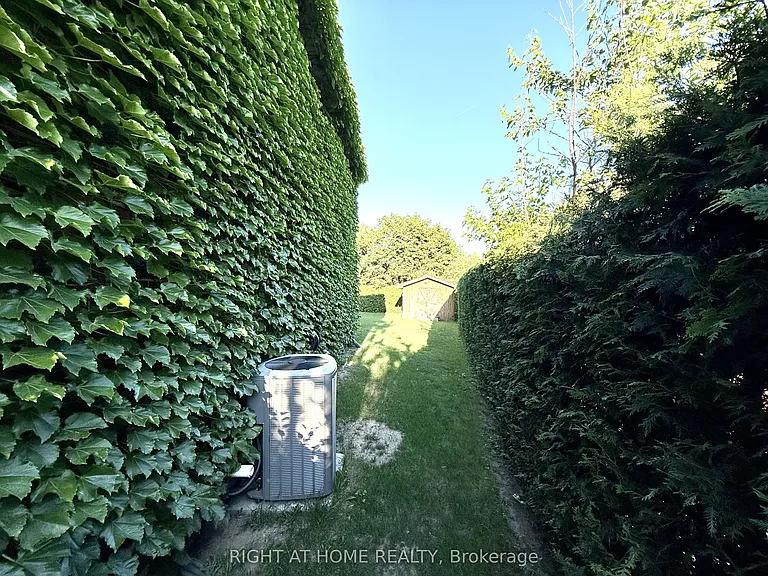 43 Topham Cres — Photo 37