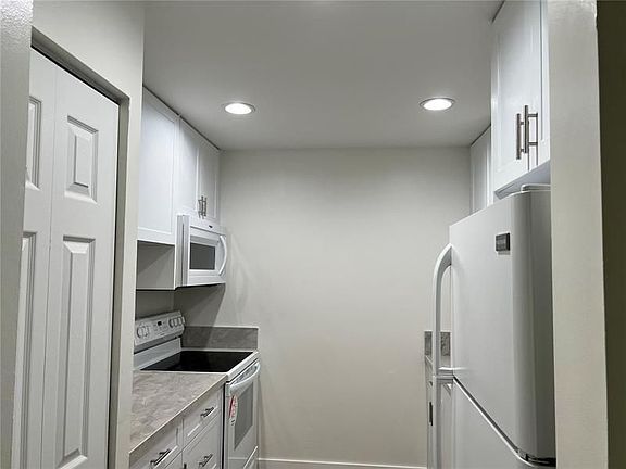 4th image of 11441 NW 39th Ct APT 115