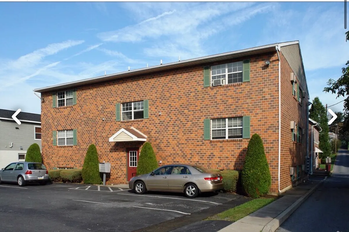Building Photo - 18 N Cherry St #5
