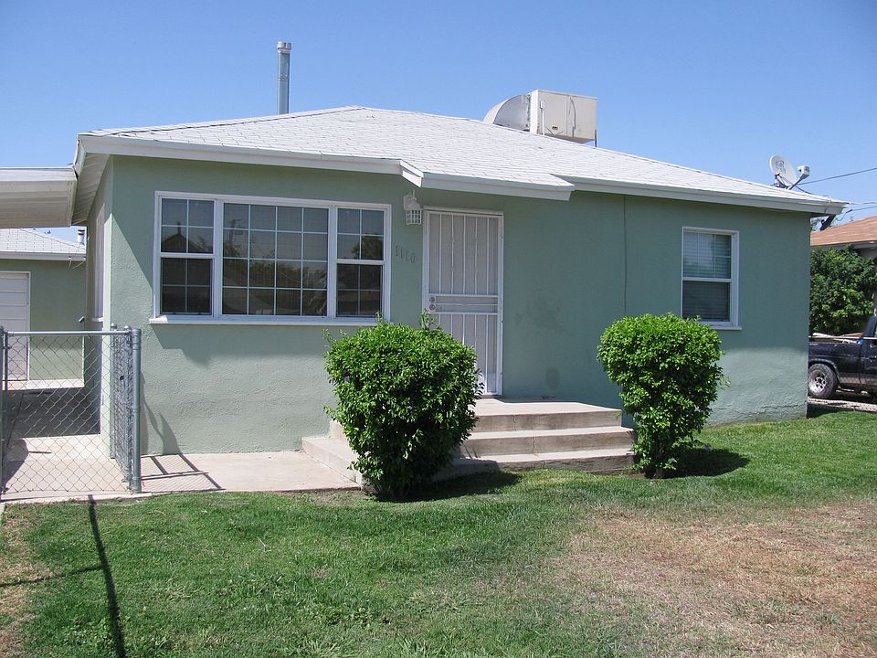 Fenced front yard
