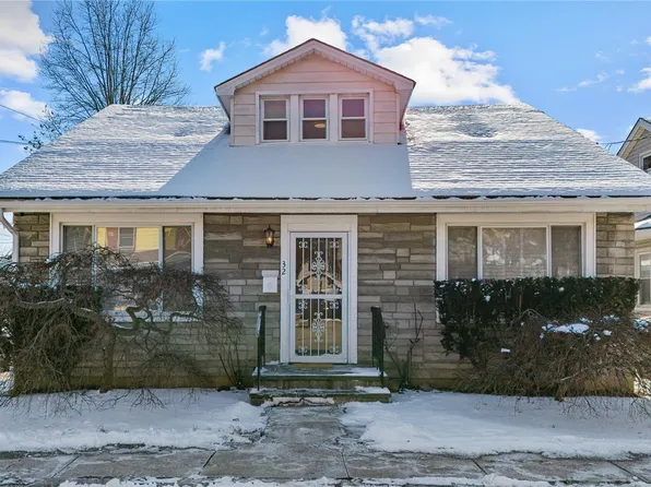 32 Wellington Street, Hempstead, NY 11550