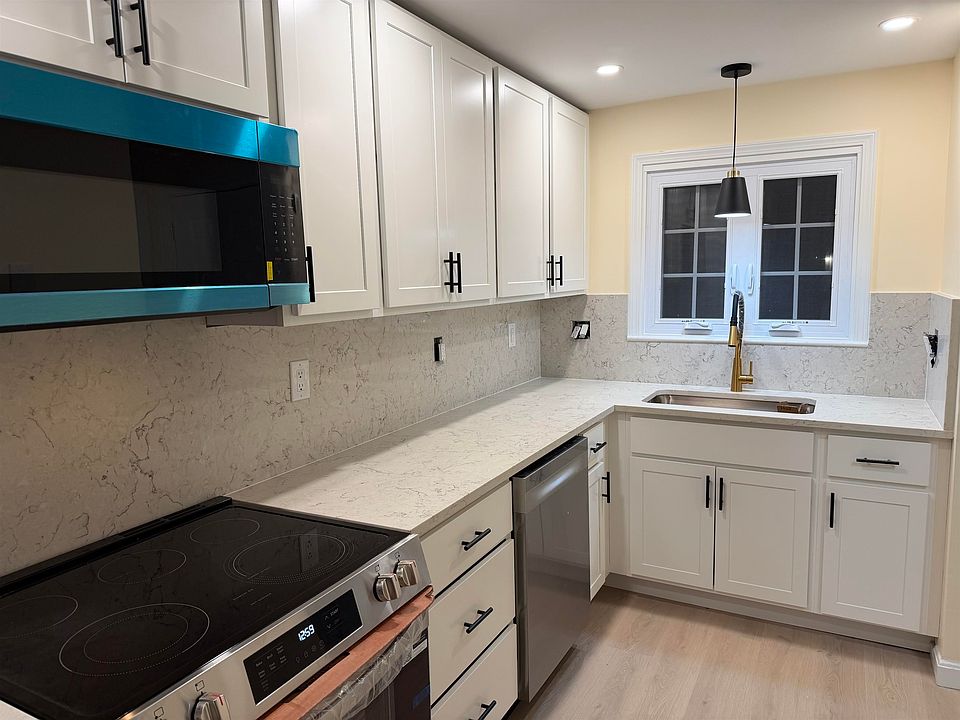 2nd image of 943 Fox Hollow Drive