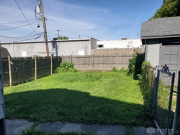 5th image of 411 S 2nd St