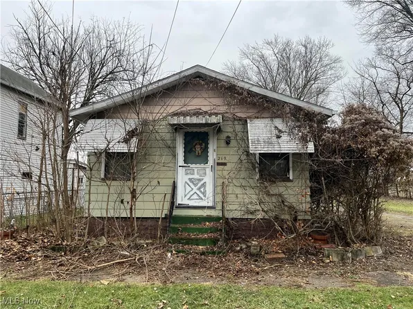 219 McConnell St, Uhrichsville, OH 44683