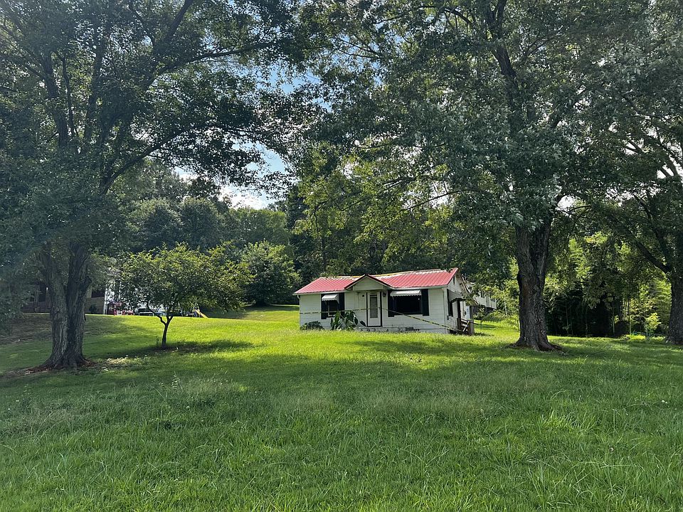 2nd image of 932 Bell Rd SE