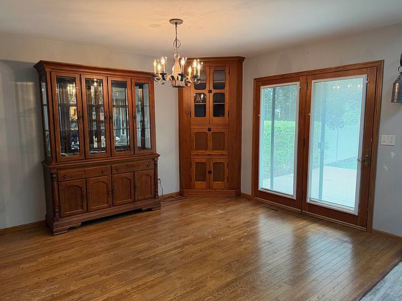 3rd image of 906 Prospect Ave