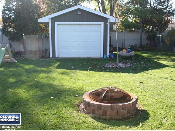 2nd garage w/door opener