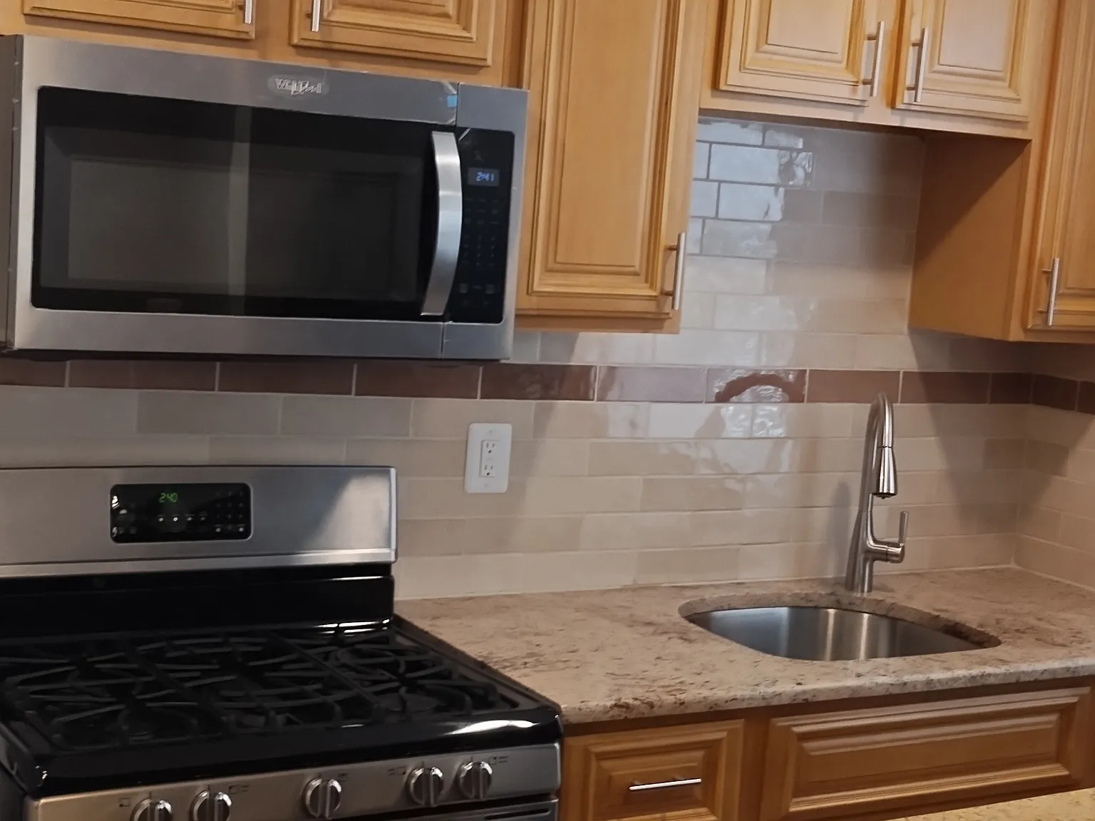 2 bed, 700 sqft, $1,350 — Photo 3
