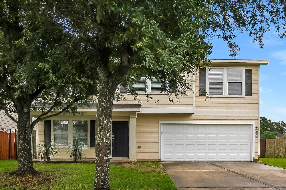 3 bed, 2.5 bath, 2060 sqft, $1,960 — Photo 1