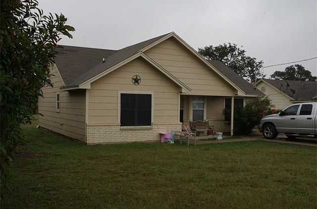 1st image of 105 Live Oak Cir