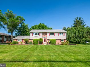 2041 Pennington Rd, Ewing, NJ 08618