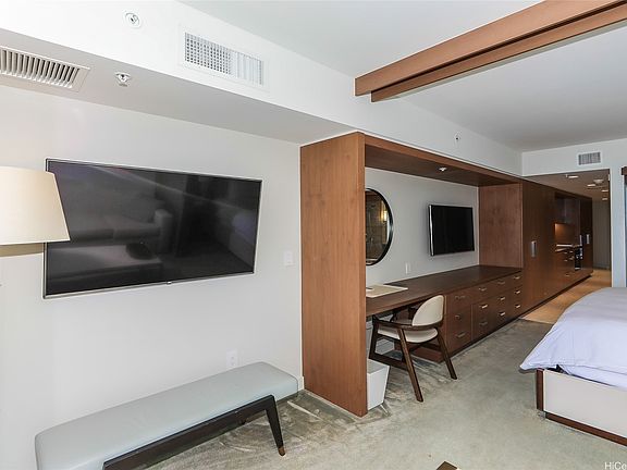 4th image of 2139 Kuhio Ave #1408
