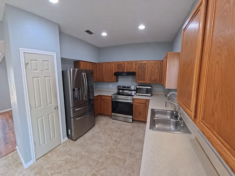 1209 Montclair Dr — Photo 11