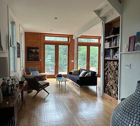 3rd image of 16 Ely Street