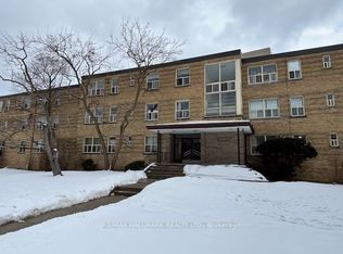 15 Anglesey Blvd #B-316, Toronto, ON M9A 3B2