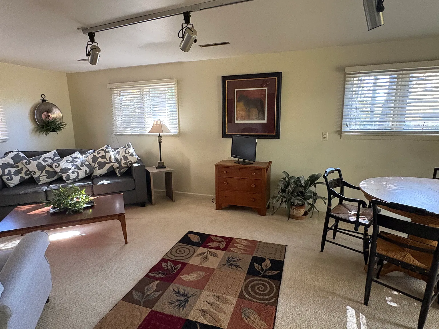 1 bed, 1200 sqft, $1,200 — Photo 3
