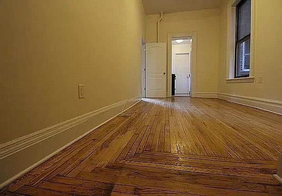 3rd image of 136 W 71st St APT 3R
