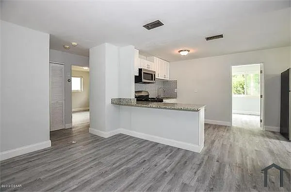 604 Hudson St — Photo 6