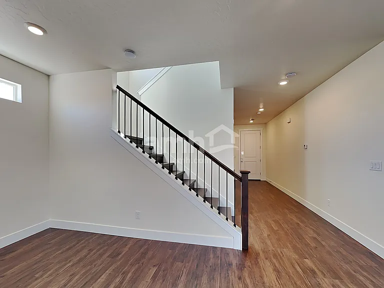1422 N Barkvine Ave — Photo 7