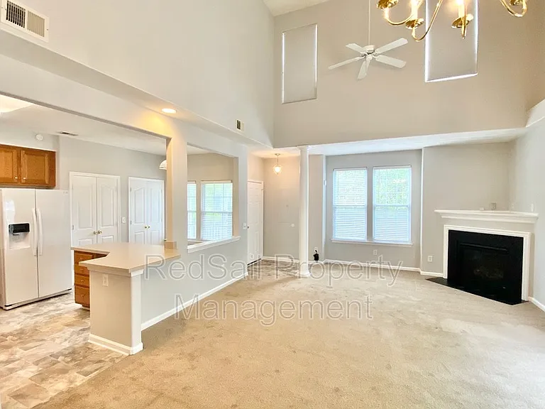 117 Grant Ct — Photo 3