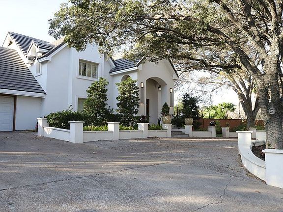 2nd image of 502 Surrey Rd