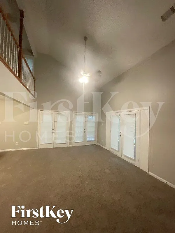 3 bed, 2.0 bath, 1340 sqft, $1,840 — Photo 3