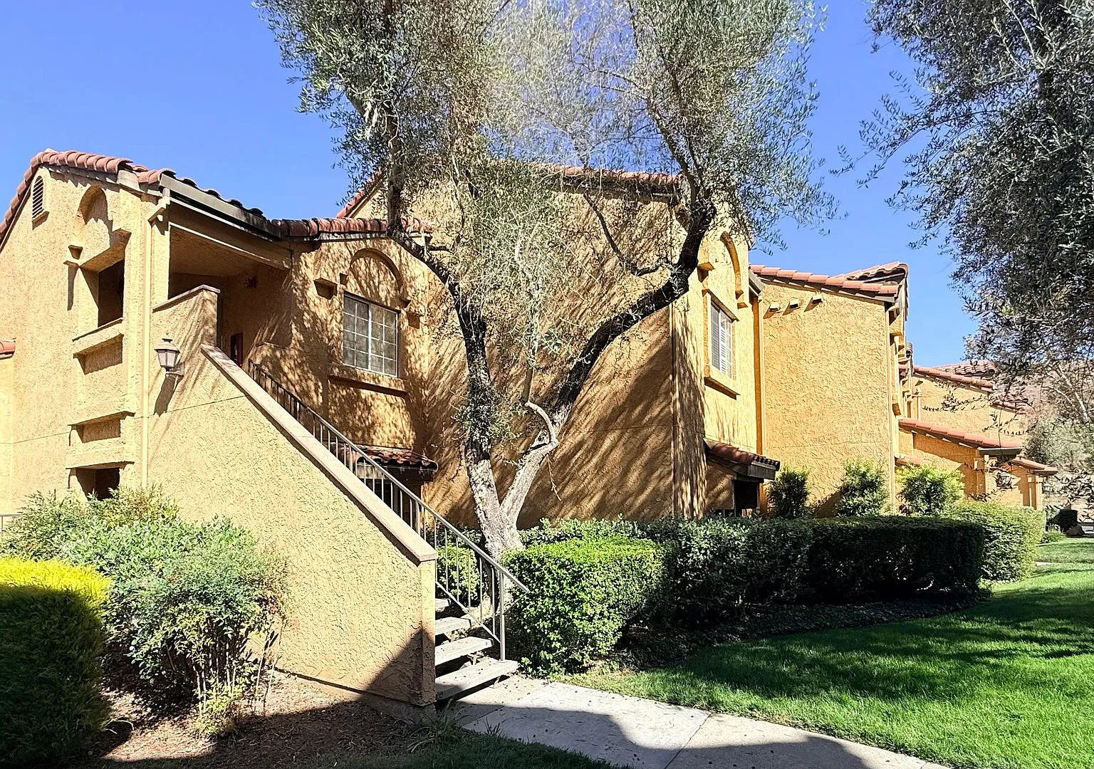 Move-In Ready, 2BD/2BA, Upper-Level, Corner Unit Condo in Siena Hills, San Ramon- Available NOW! — Photo 2