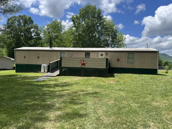 207 Geraldine Dr, Pennington Gap, VA 24277