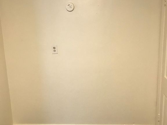 5th image of 2228 W Allen St #9B