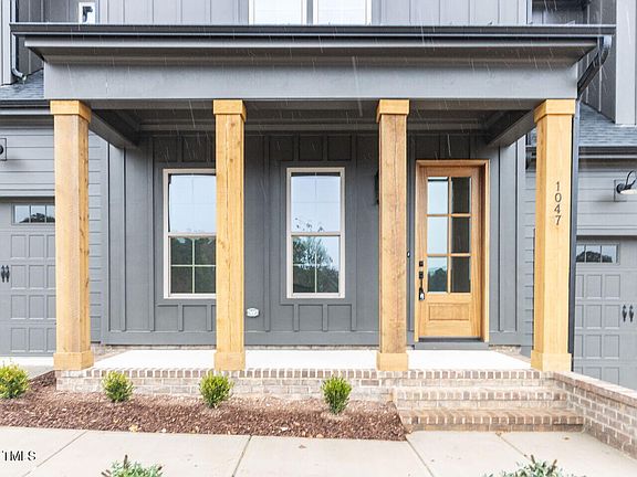 3rd image of 1047 Coldspring Cir