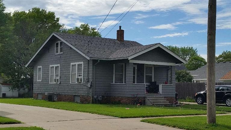 2nd image of 821 E 6th St N