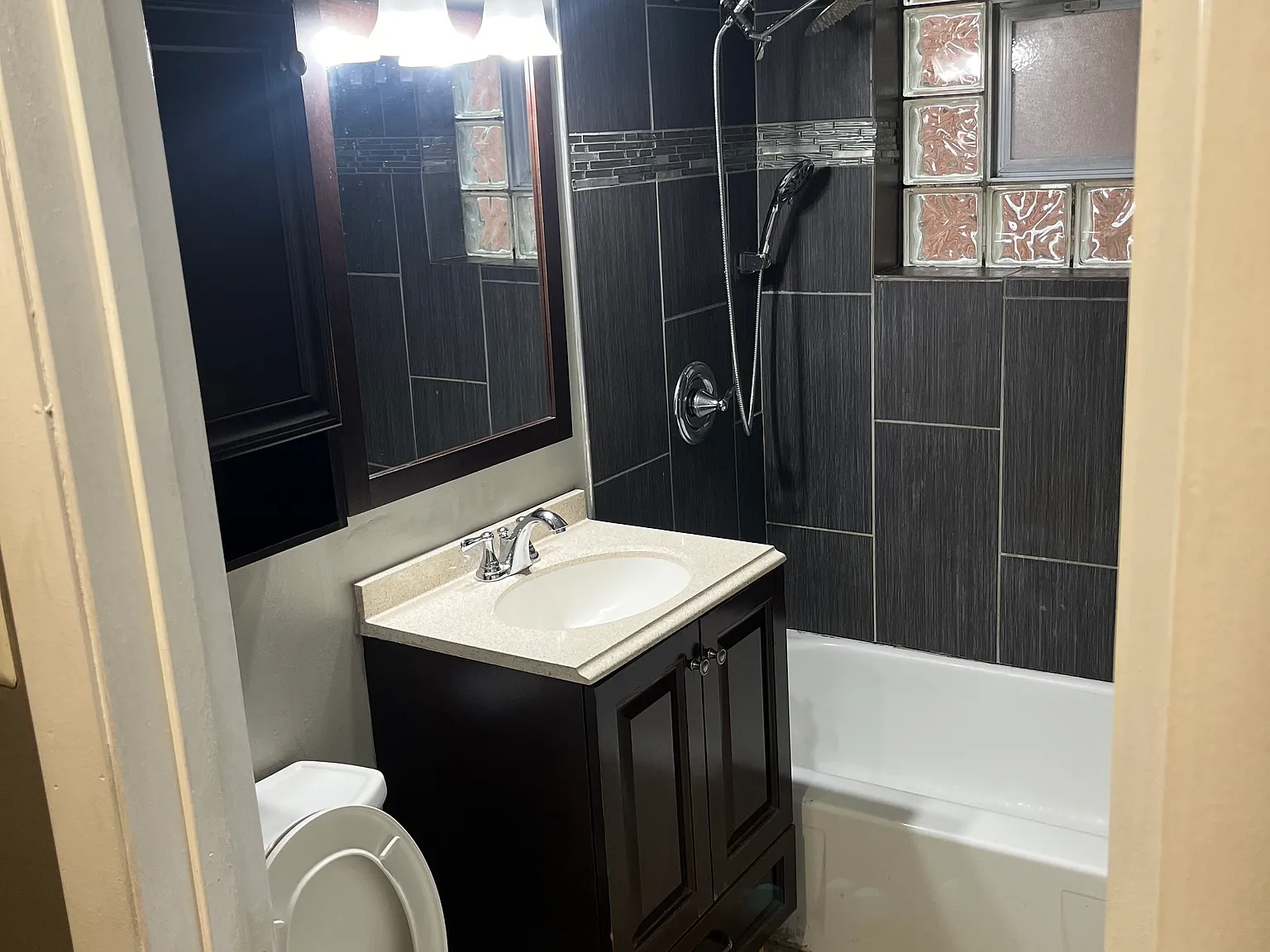 2 bed, $1,150 — Photo 4