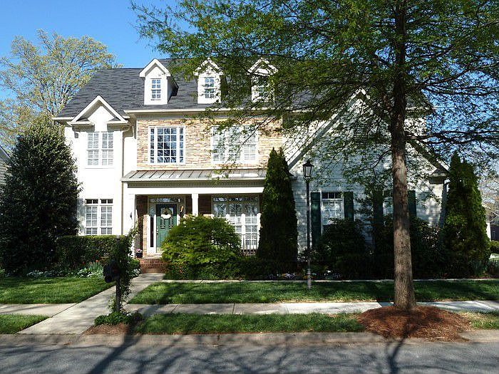 Dr Horton Previous Model Home. Beautiful Stone & Fiber Cement Exterior
