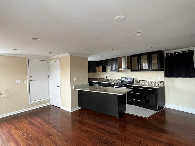 75 Whitney Ave #4 — Photo 2